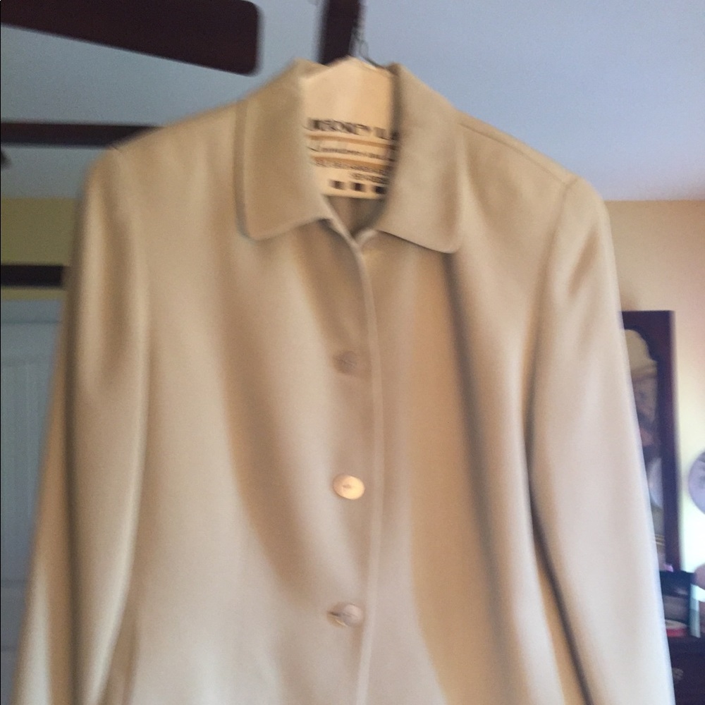 2 piece silk woman’s suit, pale green, size 6